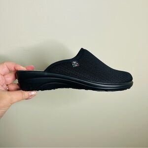 FLY FLOT ANTI-SHOCK Black Mesh/Leather Slip On Low Heel Mule (Made In Italy)